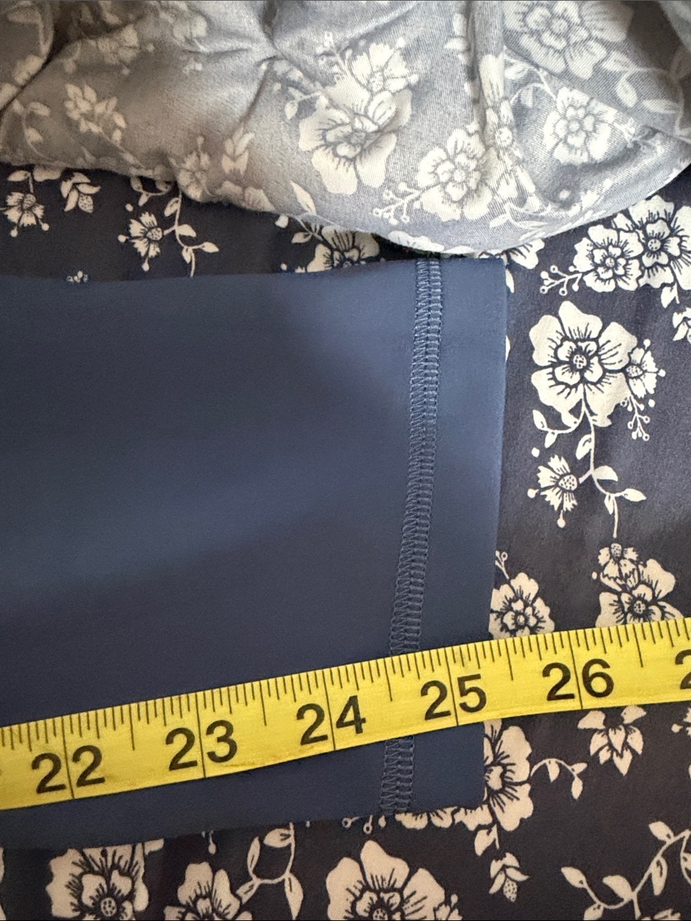 lululemon athletica Blue High-Rise Leggings, 25 inch inseam with pockets - Picture 4 of 4
